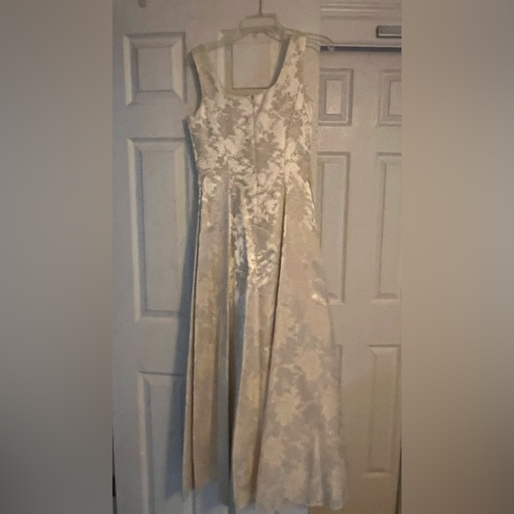 Vintage Jessica McClintock ivory full- length gown with matching wrap shawl. - Picture 3 of 11